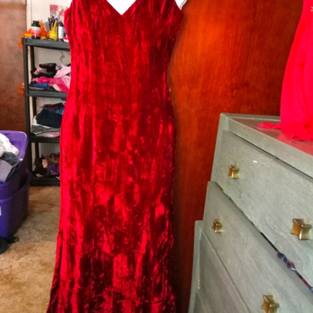 Jessica McClintock red prom bridesmaids dresses beautiful vintage size 2 Velvet.